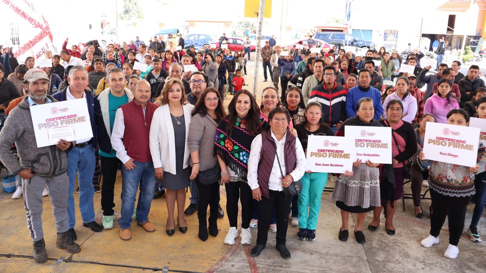 SE ENTREGAN 161 ACCIONES DEL PROGRAMA PISO FIRME A BENEFICIARIOS DE TEZIUTLÁN.