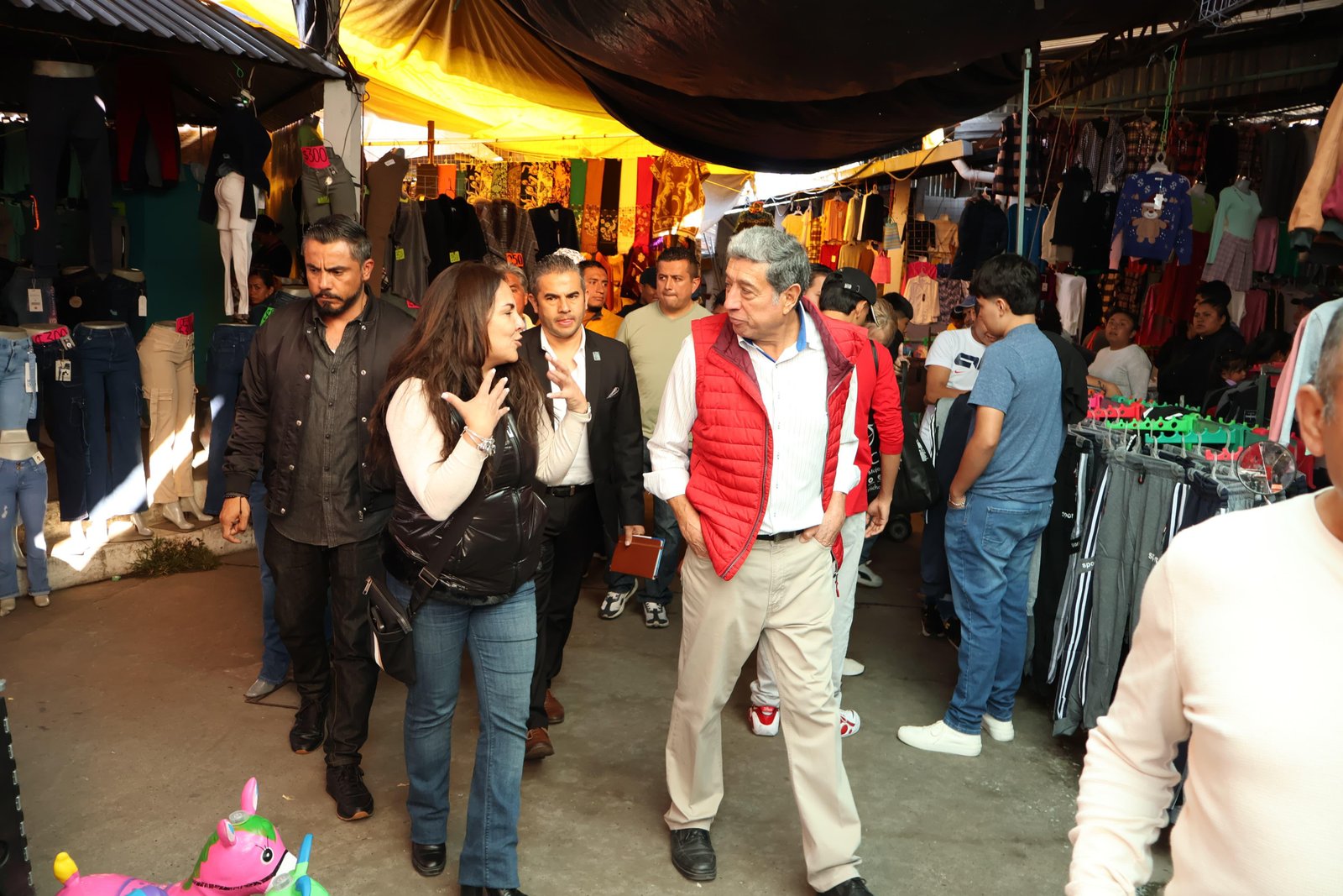 KARLA MARTÍNEZ SUPERVISA TIANGUIS PARA GARANTIZAR ÓPTIMAS CONDICIONES A USUARIOS.