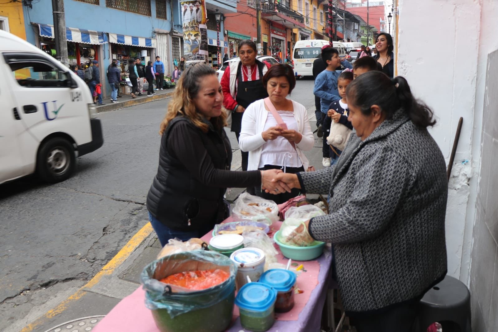 EN TEZIUTLÁN DA INCIO EL EMPADRONAMIENTO DE PERSONAS DEDICADAS AL COMERCIO AMBULANTE DE LA AVENIDA CUAUHTÉMOC.