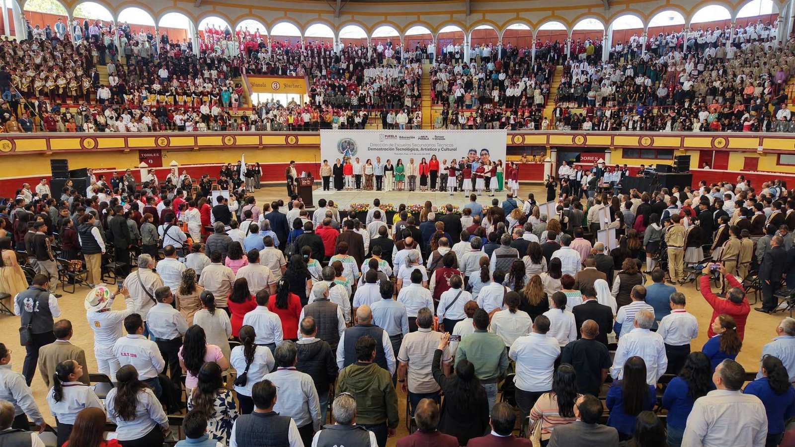 Karla Martínez y Manuel Viveros Inauguran la Demostración Artística, Cultural y Tecnológica 2025