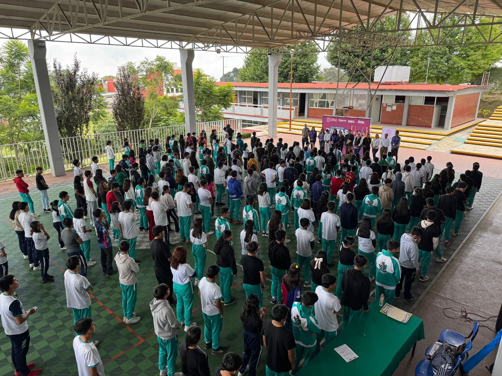 Karla Martínez promueve prevención de violencia de género en Teziutlán a estudiantes del COBAEP